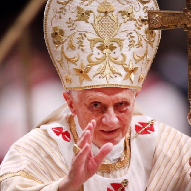 Никой не иска наследството на папа Бенедикт XVI