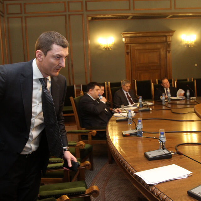 Орхан Исмаилов остава на поста заместник-министър на отбраната