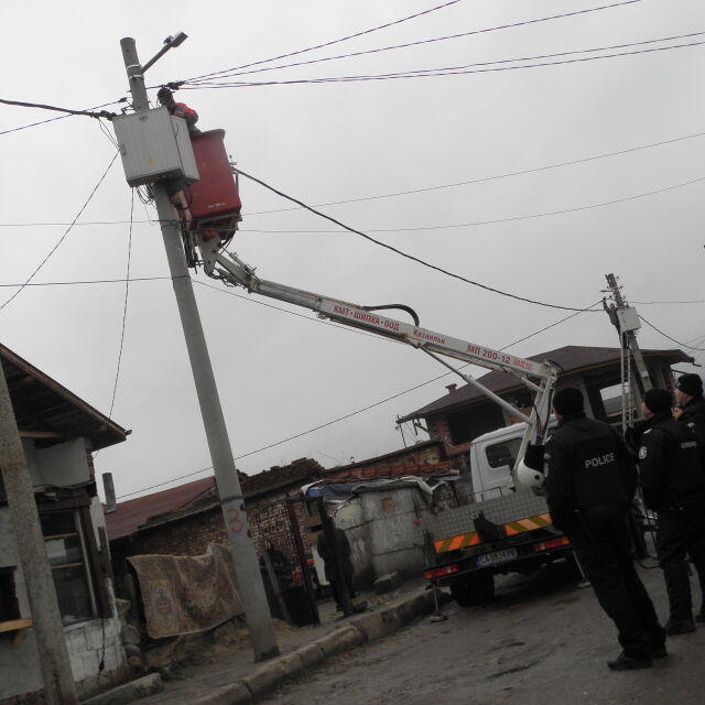 Акция срещу незаконно ползване на ток в Дупница