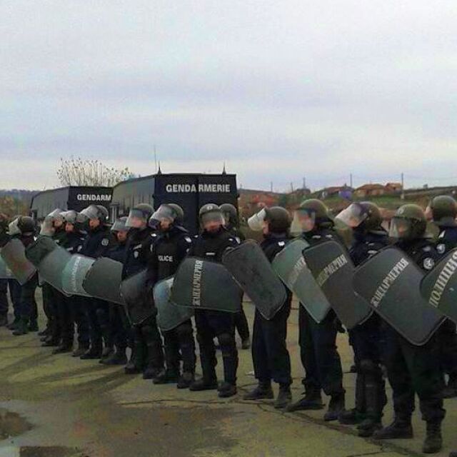 Радикали опитаха да яхнат протеста в Дебелт (СНИМКИ)