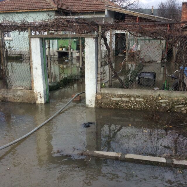 Мизерия в Нова махала два месеца след наводнението