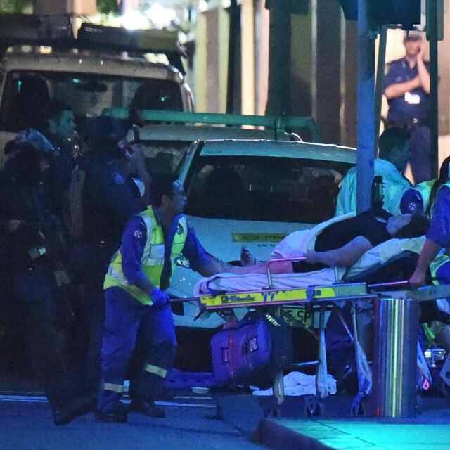 Полицията щурмува кафенето в Сидни, терористът е убит (ОБЗОР, СНИМКИ И ВИДЕО)