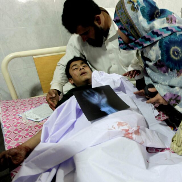 Талибани избиха над 100 деца в пакистанско училище (ОБНОВЕНА С ВИДЕО)