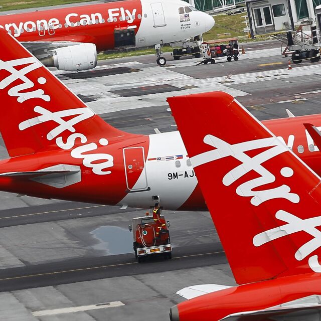 Самолет на AirAsia вероятно се е разбил на път за Сингапур (ОБНОВЕНА С ВИДЕО)
