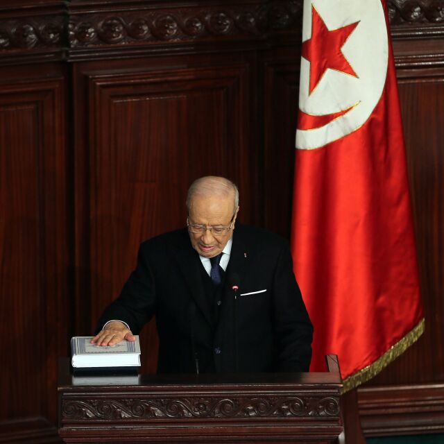 Първият свободно избран президент на Тунис встъпи в длъжност