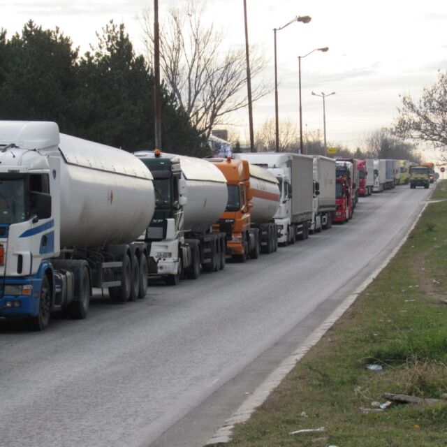 6 км опашка от камиони ма Дунав мост – Видин заради ремонта на Прохода на Републиката
