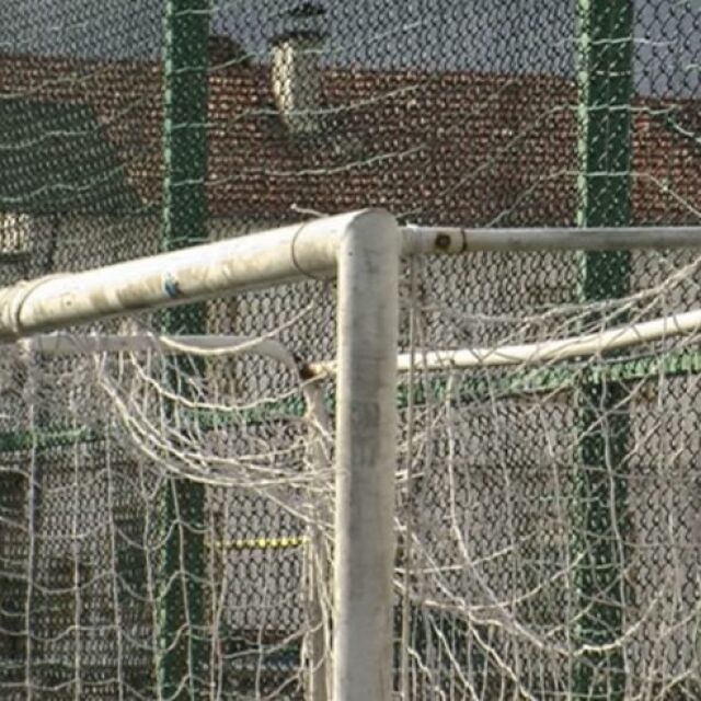 Футболна врата затисна 14-годишно момче на игрище в Пазарджик 