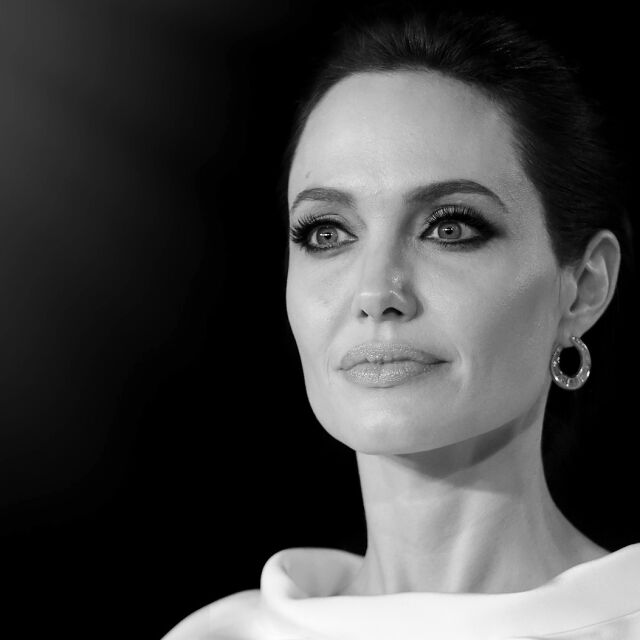 Анджелина Джоли стигна 34 кг 