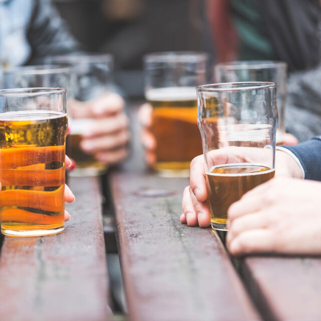 Съюзът на пивоварите: В заведенията у нас се сервират 435 000 чаши бира на ден 