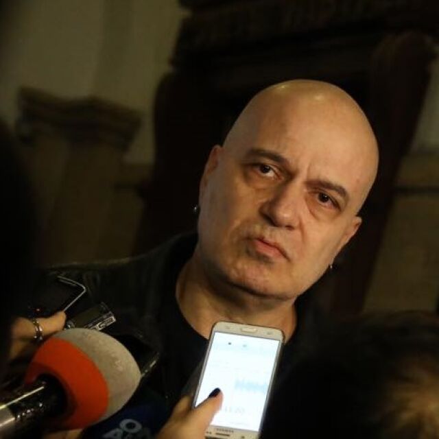 Слави Трифонов даде ултиматум на предстоящия парламент за референдума
