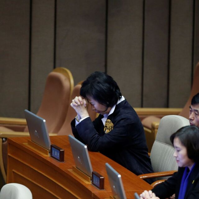 Парламентът на Южна Корея отстрани президента