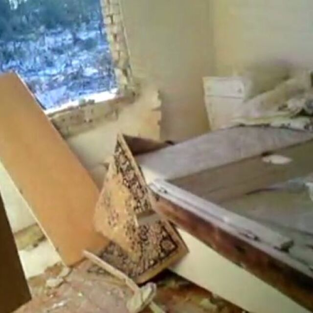 Вижте една от разрушените къщи в Хитрино отвътре (ВИДЕО)