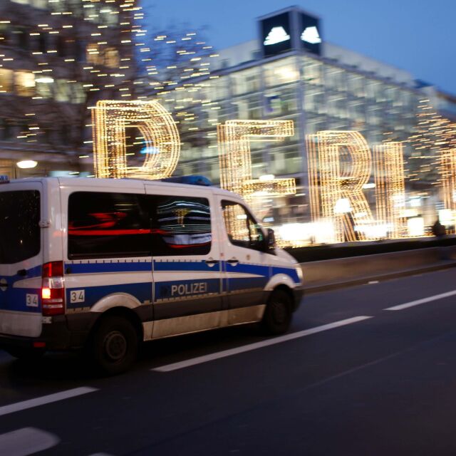 Германските власти: Възможно е няколко души да са организирали нападението в Берлин