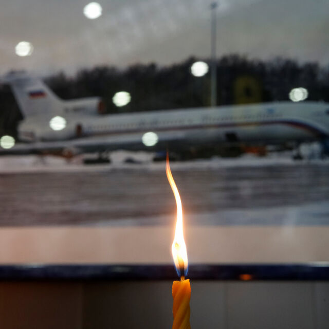 В Русия е ден на траур в памет на загиналите в разбилия се Ту-154 (СНИМКИ И ВИДЕО)