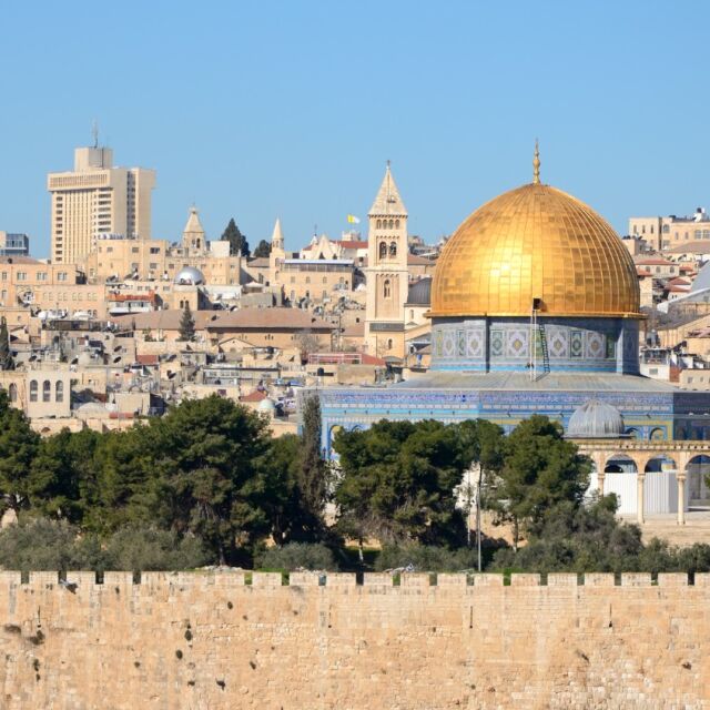 Напрежение в Йерусалим, ограничават посетителите на храма "Възкресение Христово" 