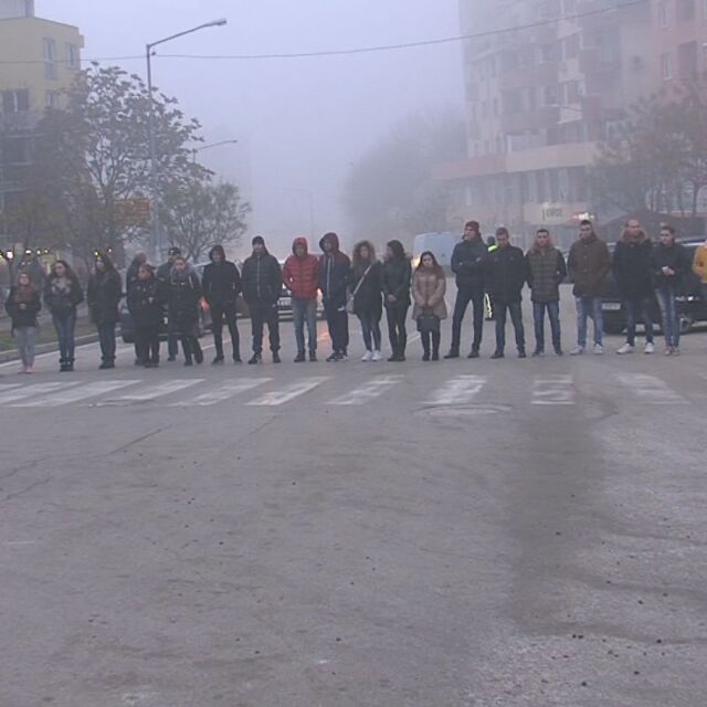 Благоевградските студенти продължават протеста си срещу кръстовище убиец