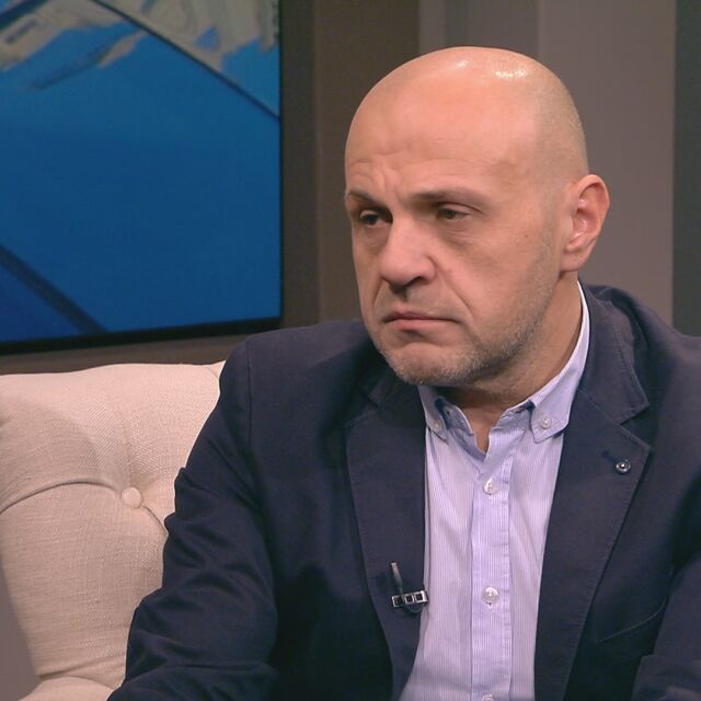 Томислав Дончев: Президентът се е превърнал в политик, но да внимава със силните думи