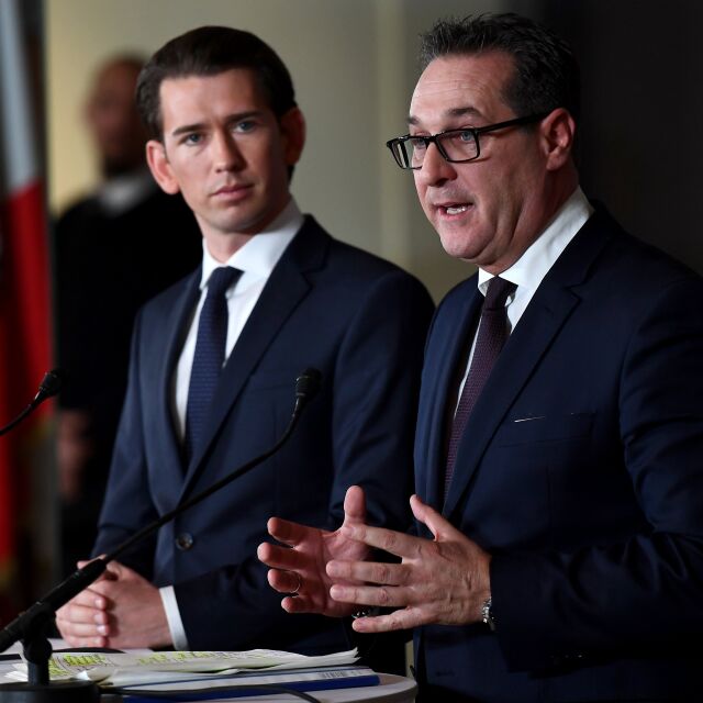 Австрийският вицеканцлер Хайнц-Кристиан Щрахе подаде оставка