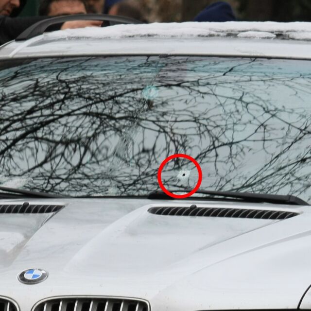 Простреляха данъчен в колата му в София