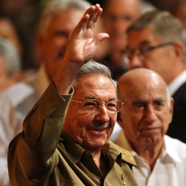 Смяната на властта в Куба се отлага, но само с два месеца
