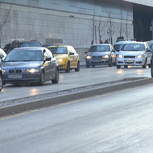 Тежък е трафикът в София, особено около моловете