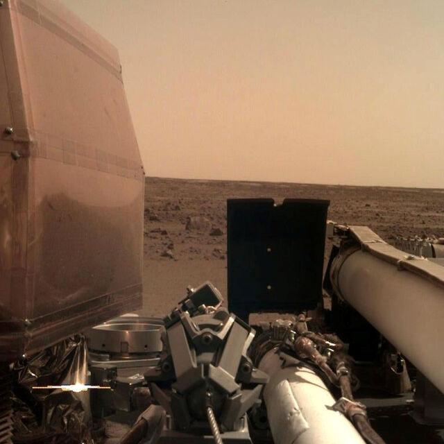 Сондата "ИнСайт" е кацнала върху леко наклонен терен на Марс