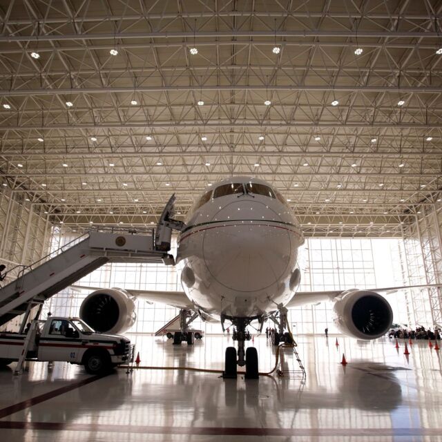 Мексико продава луксозния президентски самолет Боинг 787 (снимки)