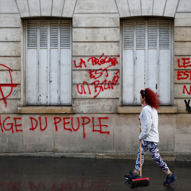 Над 1700 задържани след снощните сблъсъци в Париж