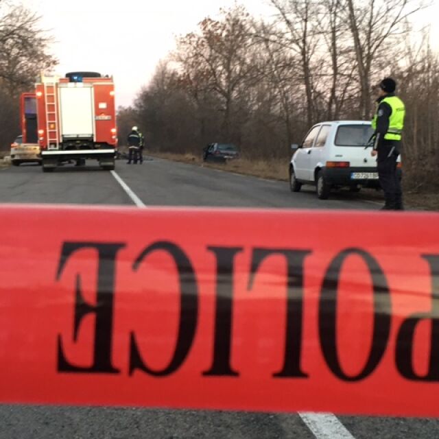 Жена загина, а шестима са ранени в тежка катастрофа на Подбалканския път