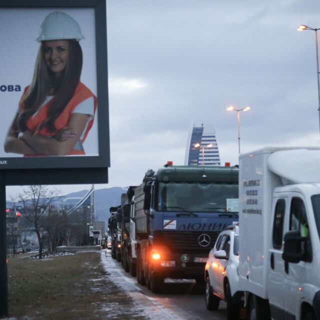 Строители протестираха с 1000 тежки машини на „Цариградско шосе” (ОБЗОР)