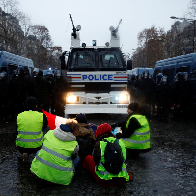 Първа спокойна вечер в Париж след началото на бунта на „жълтите жилетки”