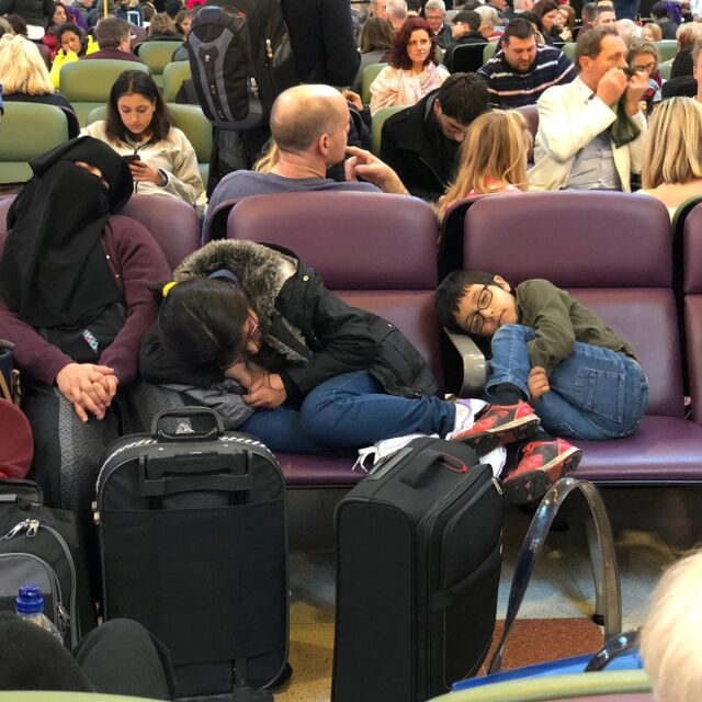 Хиляди пътници са блокирани в Лондон и на други летища в Европа