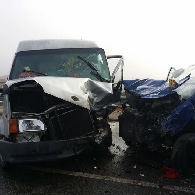 Тежка верижна катастрофа с 11 автомобила взе 5 жертви в Пазарджишко (ОБЗОР)