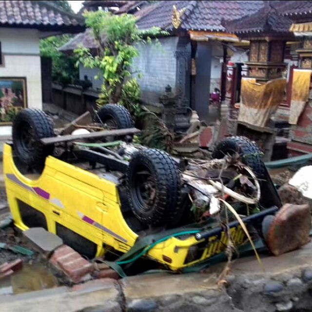Цунами връхлетя Индонезия, над 220 души са загинали 