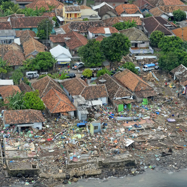 Ново земетресение удари Индонезия