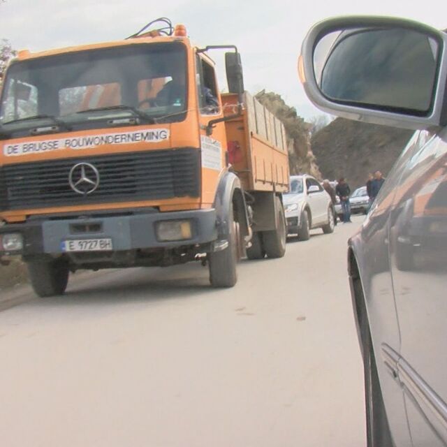 Пътят до новостроящото се депо за отпадъци край Благоевград e тесен и опасен