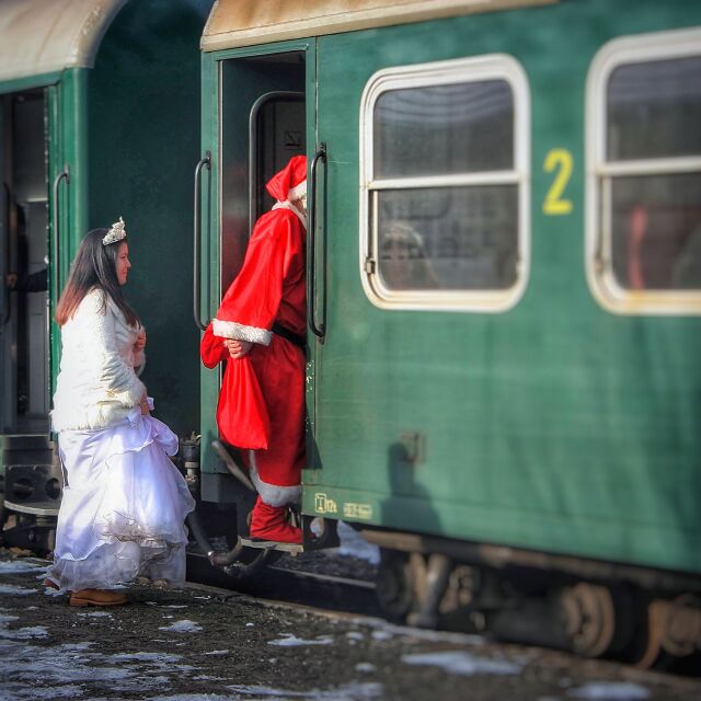 Дядо Коледа ще пътува във влак "Родопи" от Септември за Добринище