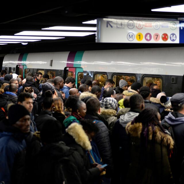 Над 600 километра задръствания заради стачка на обществения транспорт в Париж