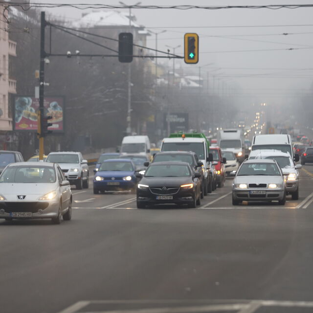 Мъгли и намалена видимост в 13 области в страната 