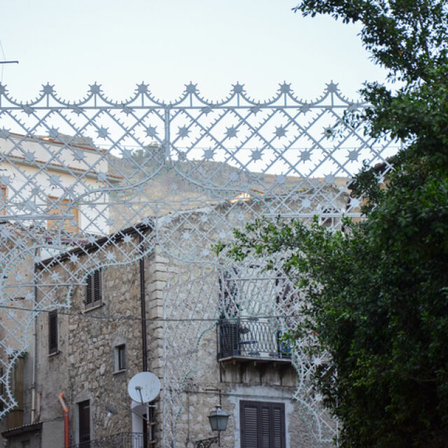 Още един град в Италия продава къщи само за 1 долар