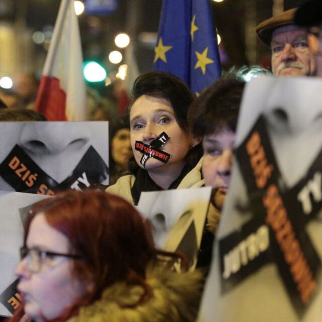Хиляди на протест в Полша срещу съдебни реформи