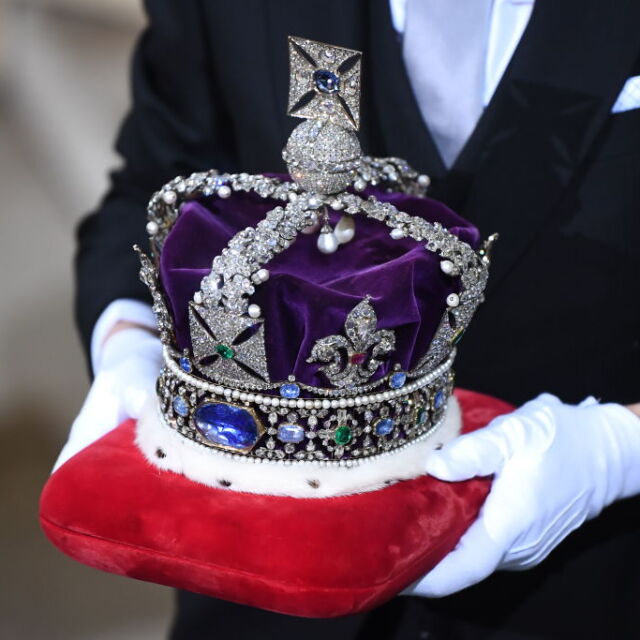Каква е ролята на монарха във Великобритания и с какво се различава от президентството?