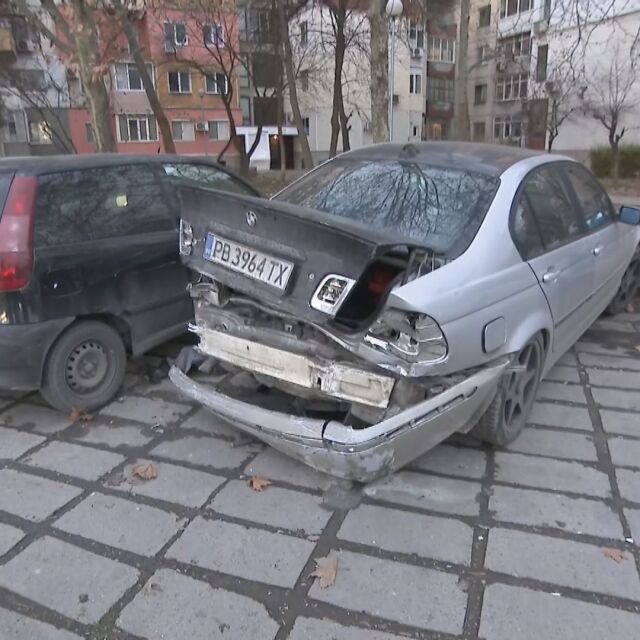 След гонка с полицията: Как младежи блъснаха 6 паркирани коли в Пловдив?