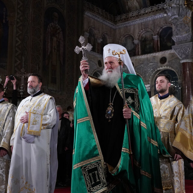 Празнично богослужение в „Св. Александър Невски” за Бъдни вечер (СНИМКИ)
