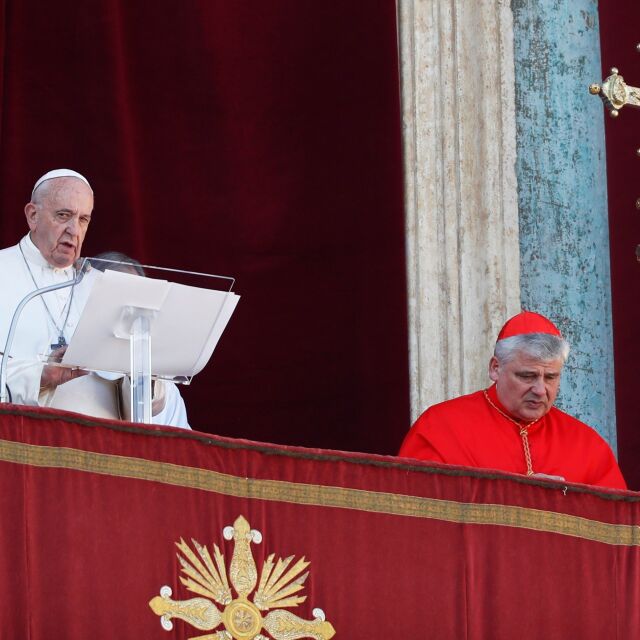 Папата призова хората да пуснат коледната светлина в тъмнината на човешките сърца