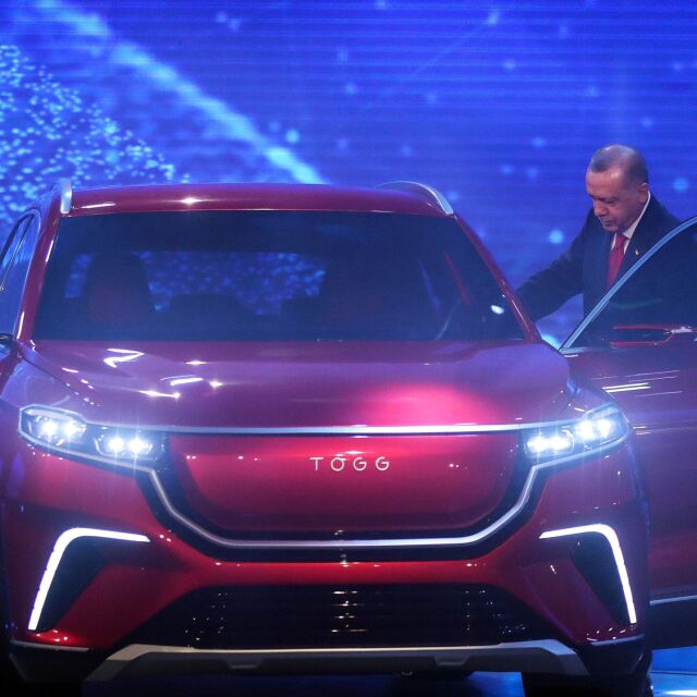 Ердоган представи прототип на първия електрически автомобил турско производство
