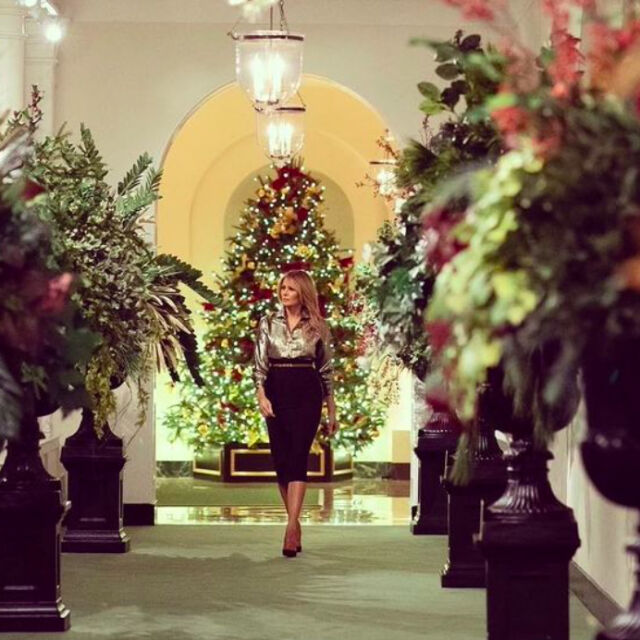 "Красивата Америка": Мелания Тръмп представи последната си коледна украса в Белия дом