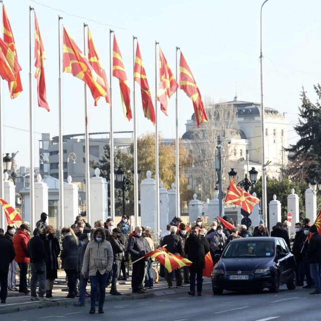 Опозицията в Скопие: Заев продаде националната идентичност