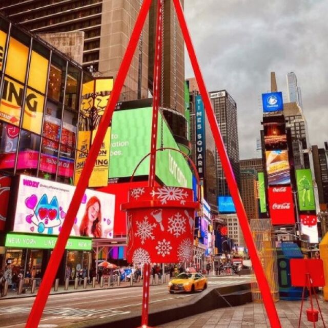 Най-големият чайник в света се появи в Ню Йорк за Коледа (ВИДЕО)
