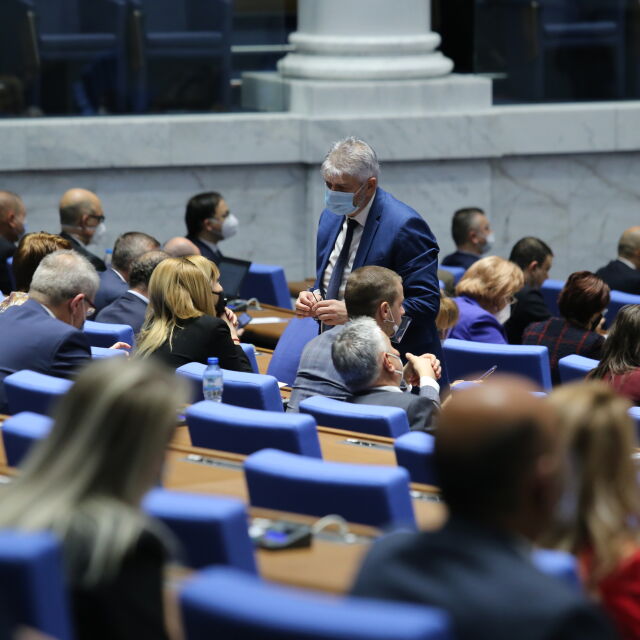  Допустимият ексклузивен труд се усилва двойно, взеха решение депутатите 